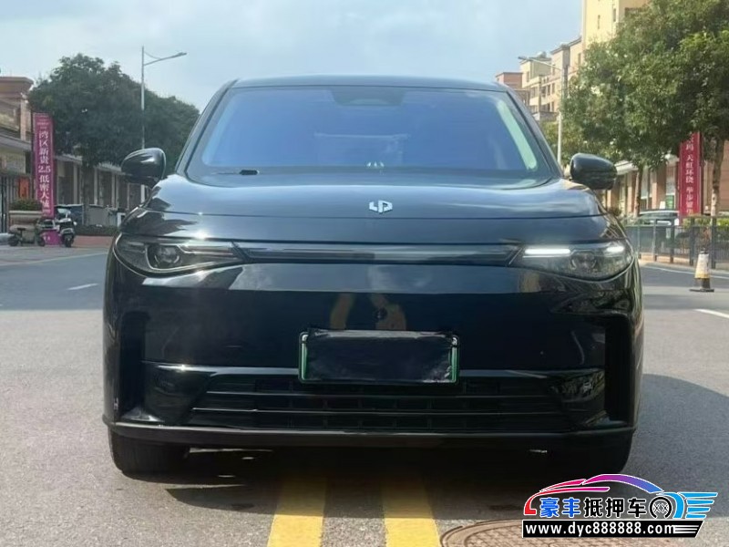 抵押车出售24年零跑C10轿车