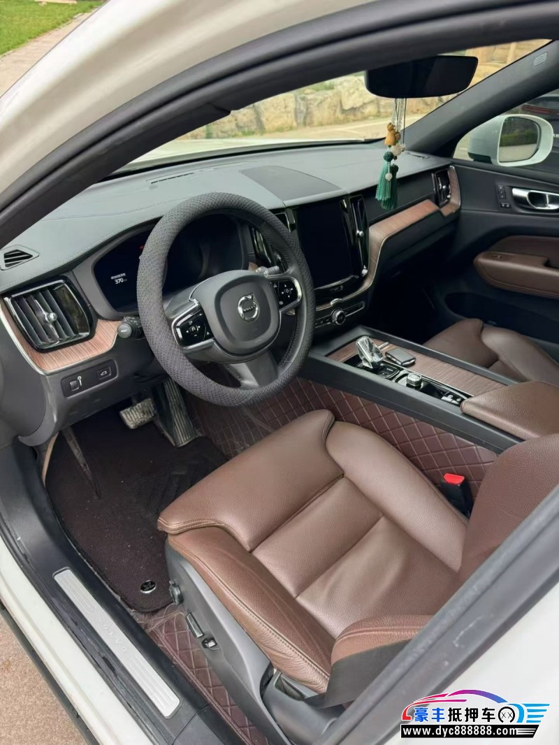 22年沃尔沃XC60轿车抵押车出售