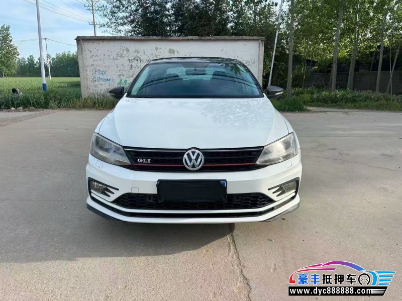 抵押车出售17年大众速腾轿车