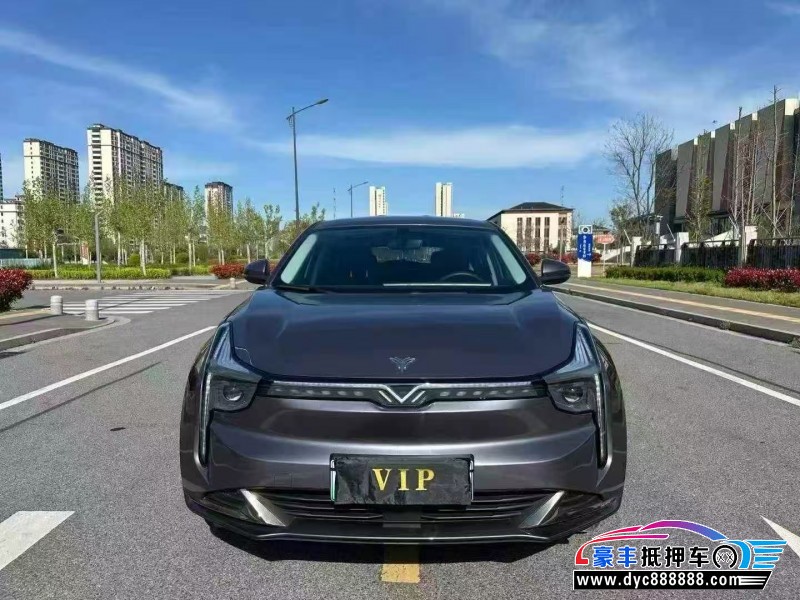 抵押车出售23年哪吒U轿车