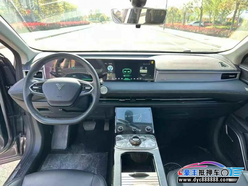 23年哪吒U轿车抵押车出售