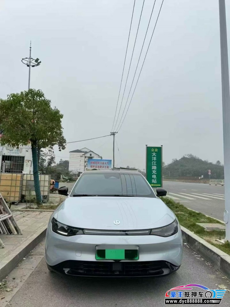抵押车出售23年零跑c01轿车