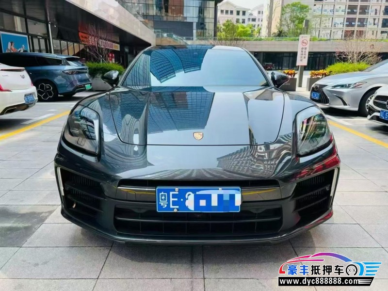 25年保时捷帕纳梅拉轿车