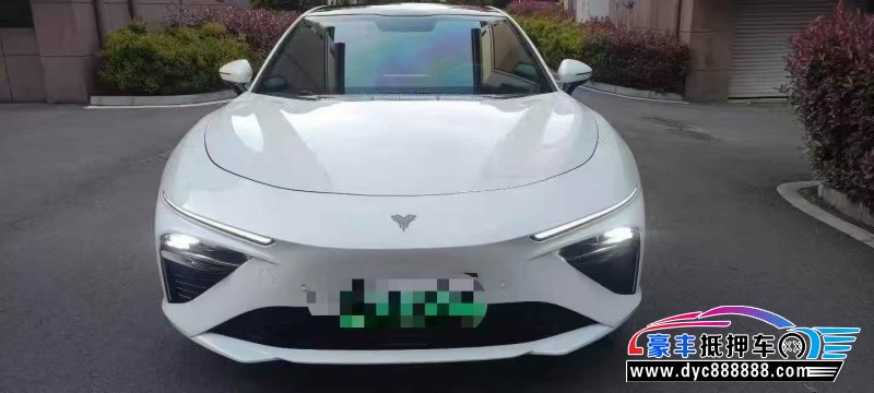 抵押车出售24年哪吒S轿车