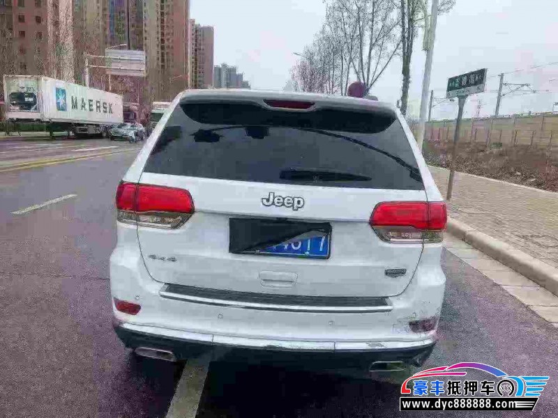 15年Jeep大切诺基轿车抵押车出售