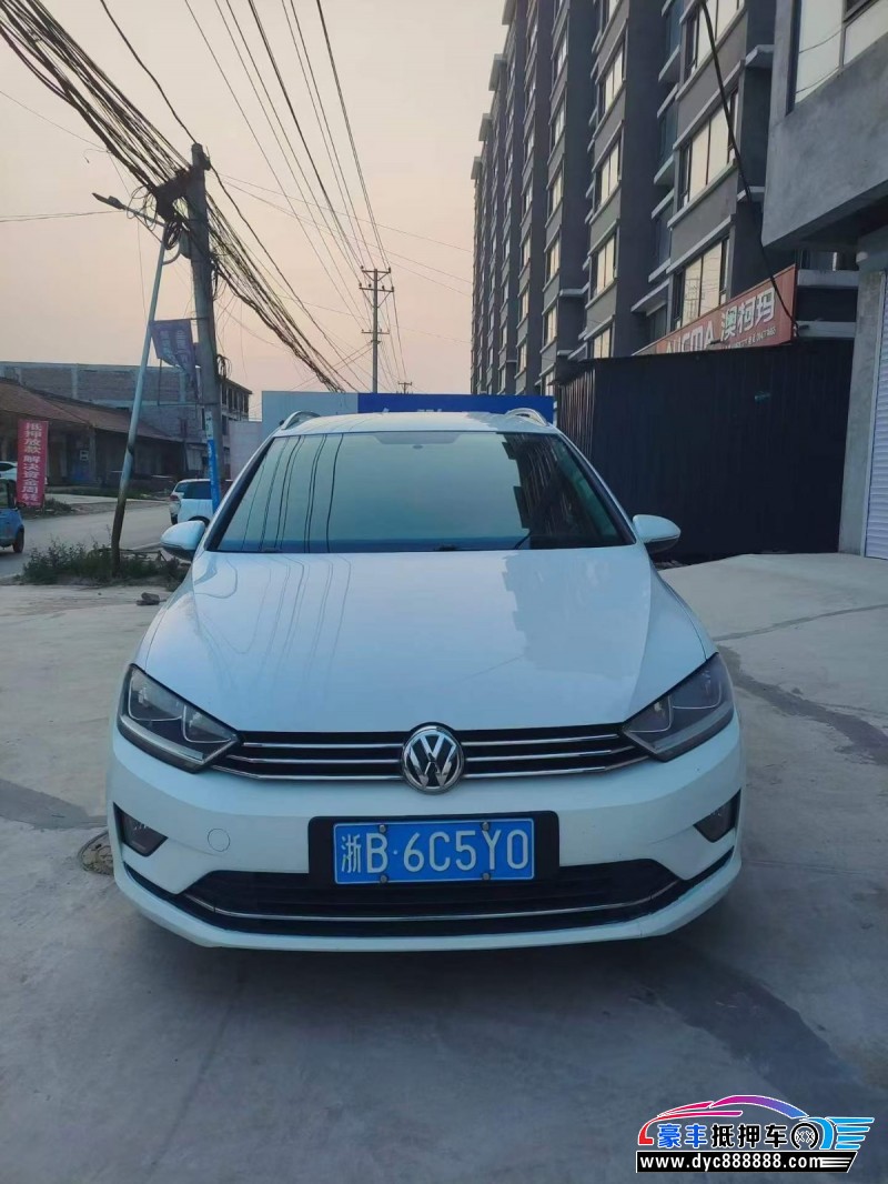 抵押车出售17年大众高尔夫轿车