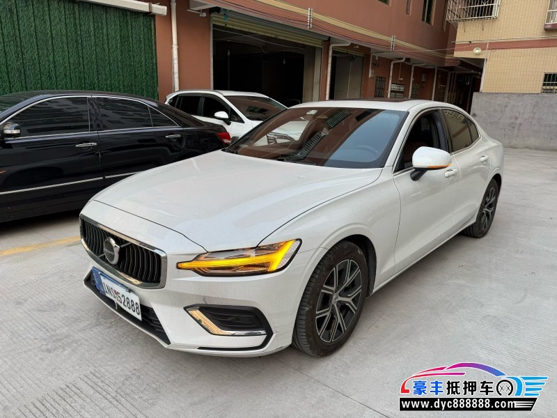 25年沃尔沃S60轿车抵押车出售