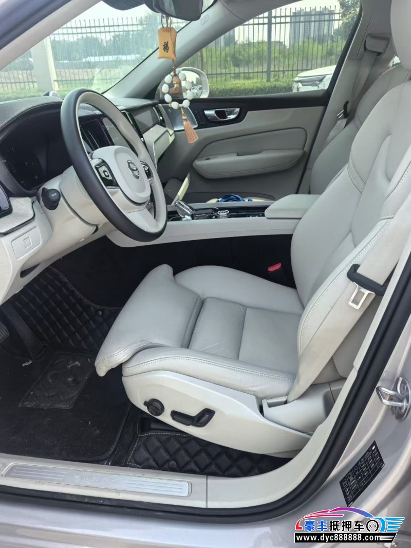 23年沃尔沃XC60SUV抵押车出售