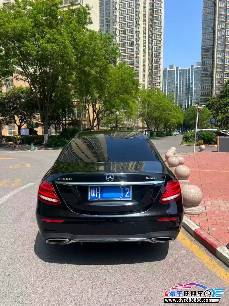 17年奔驰E轿车抵押车出售