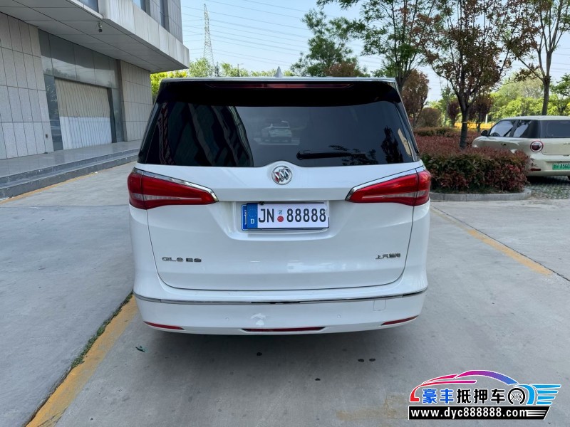 17年别克GL8轿车抵押车出售