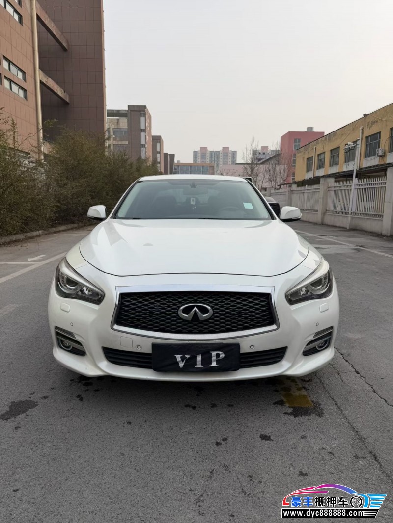 抵押车出售15年英菲尼迪Q50L轿车