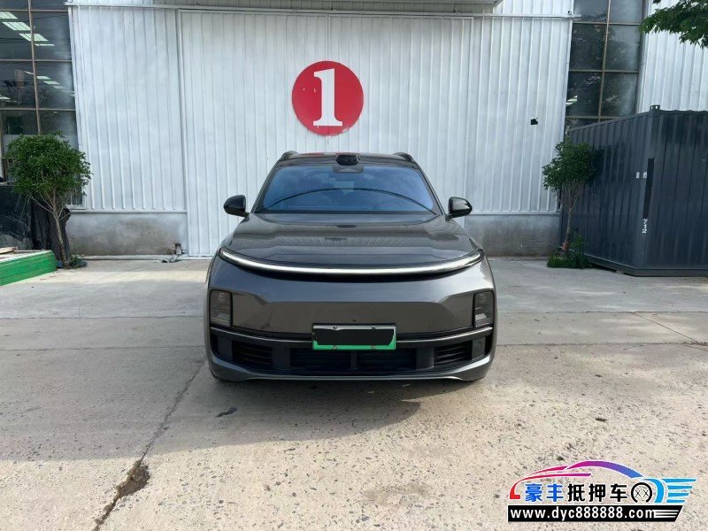 抵押车出售23年理想L9轿车