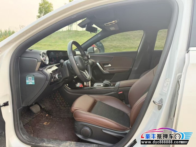 20年奔驰A轿车抵押车出售