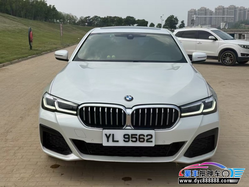 抵押车出售21年宝马5系轿车