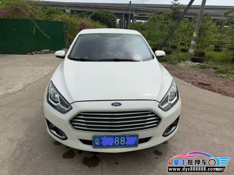 抵押车出售18年福特福睿斯轿车
