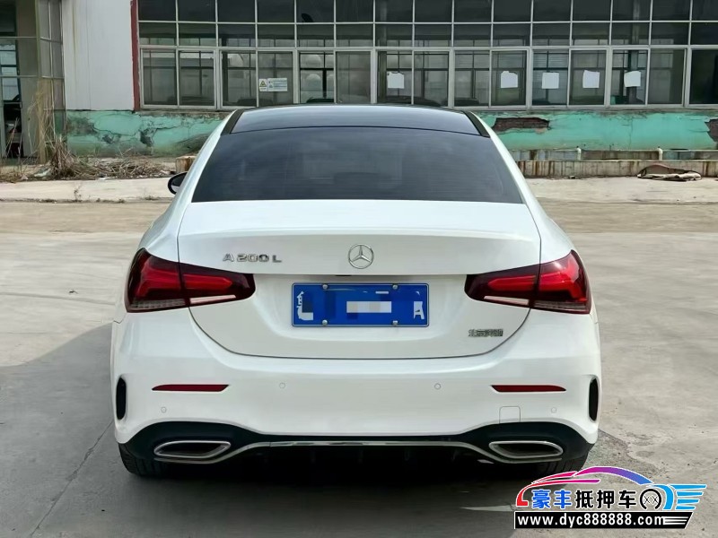 19年奔驰A轿车抵押车出售