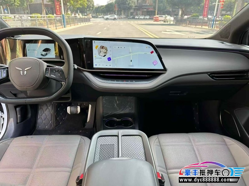 25年红旗EH7轿车抵押车出售