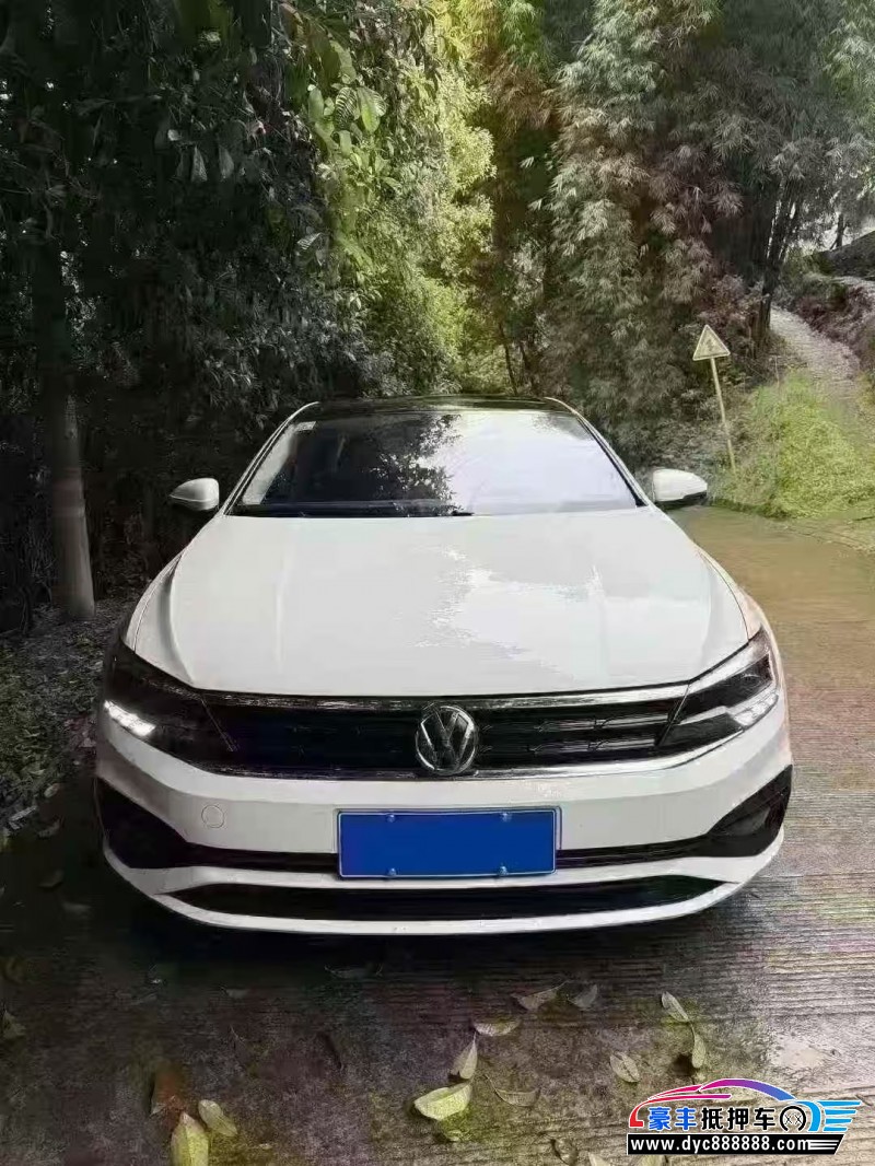 抵押车出售21年大众凌渡轿车