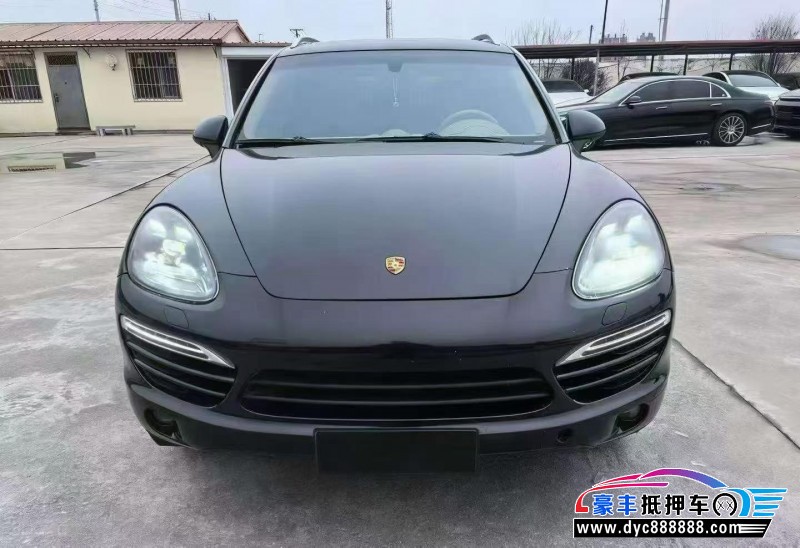 13年保时捷卡宴轿车