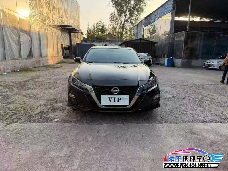 抵押车出售22年日产天籁轿车