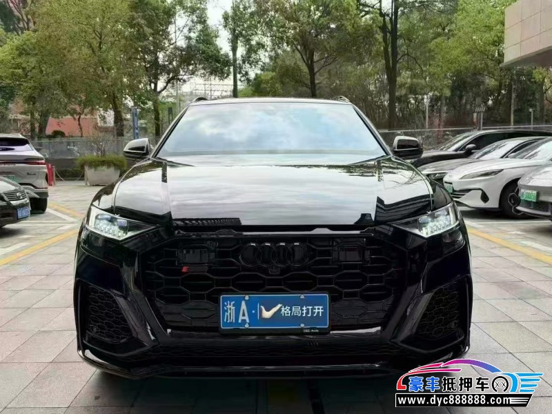 抵押车出售22年奥迪Q8轿车