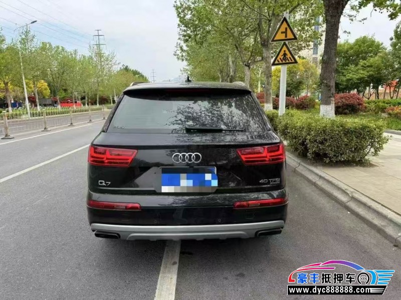 17年奥迪Q7轿车抵押车出售
