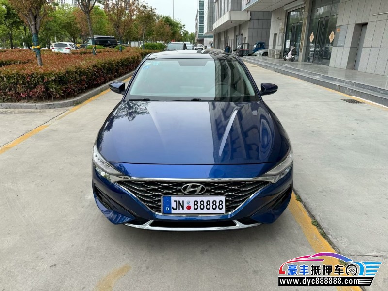 抵押车出售19年现代菲斯塔轿车