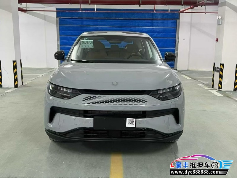 抵押车出售25年零跑C11轿车