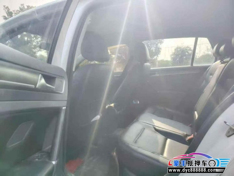 17年大众高尔夫轿车抵押车出售