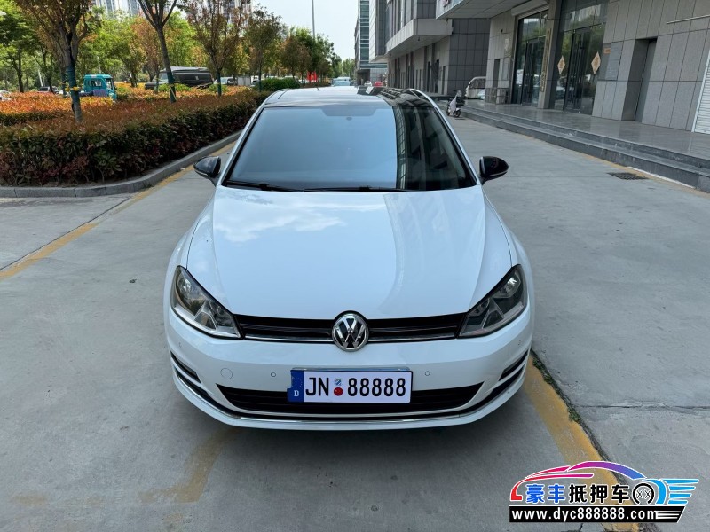 抵押车出售17年大众高尔夫轿车