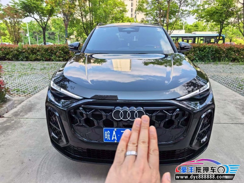 抵押车出售26年奥迪Q5轿车