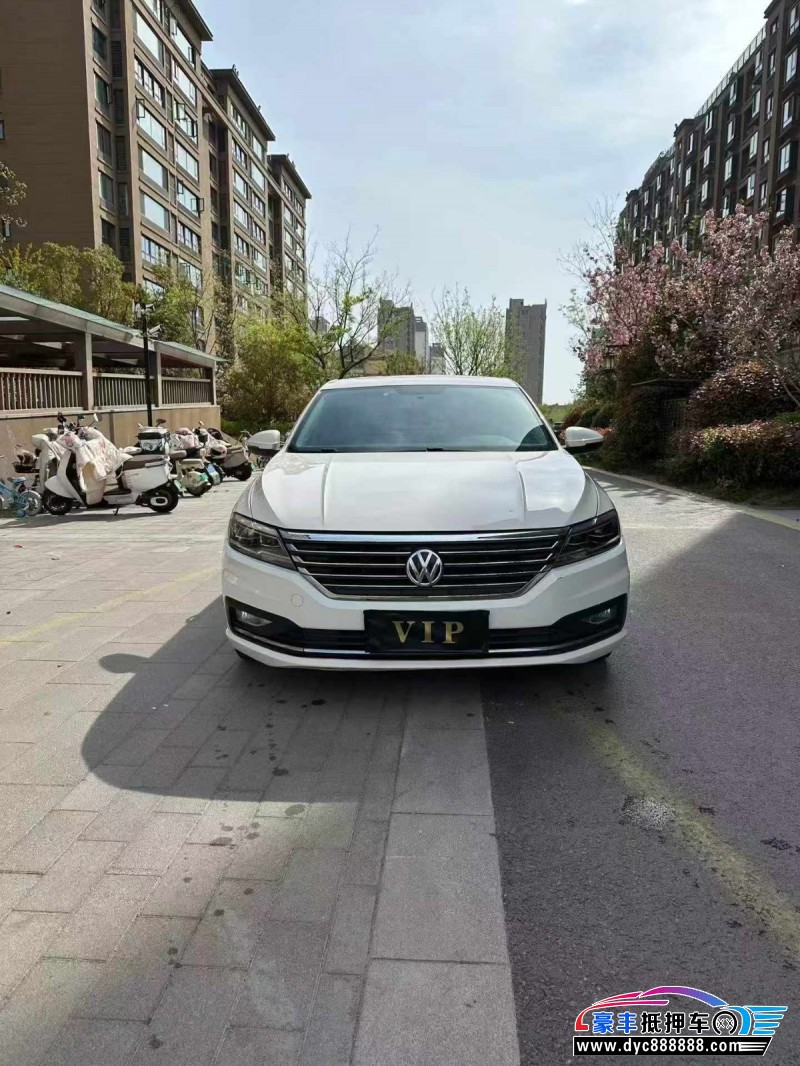 抵押车出售19年大众朗逸轿车