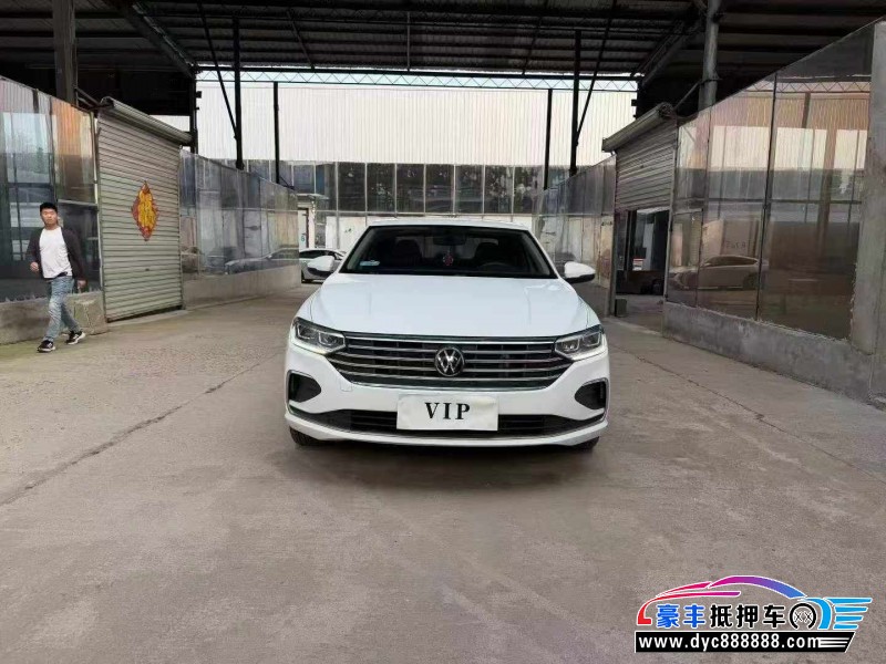 抵押车出售23年大众朗逸轿车