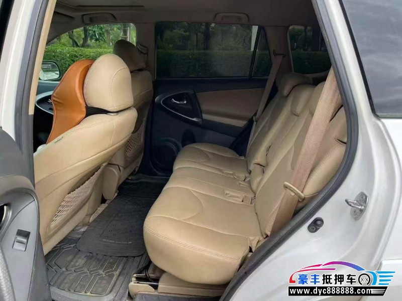 12年丰田RAV4轿车抵押车出售
