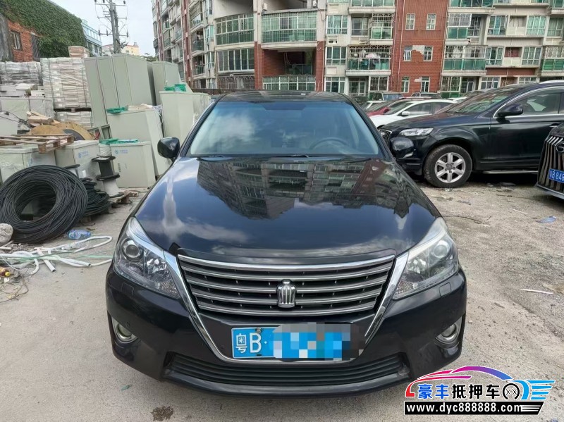 抵押车出售14年丰田皇冠轿车
