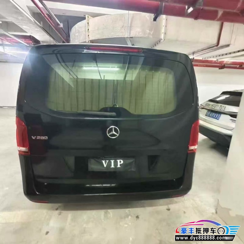 17年奔驰威霆轿车抵押车出售
