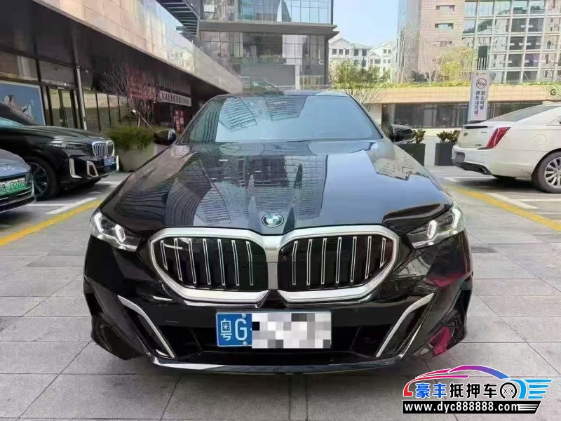 抵押车出售24年宝马5系轿车