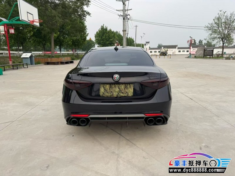 20年阿尔法·罗密欧Giulia轿车抵押车出售