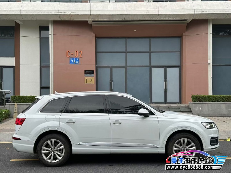16年奥迪Q7轿车抵押车出售
