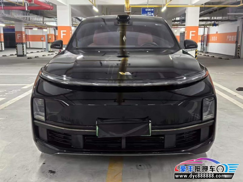 抵押车出售24年理想L9轿车