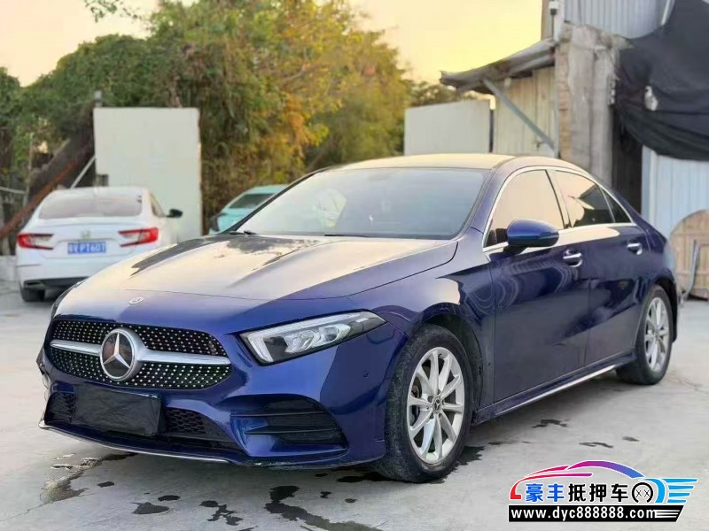 21年奔驰A轿车抵押车出售