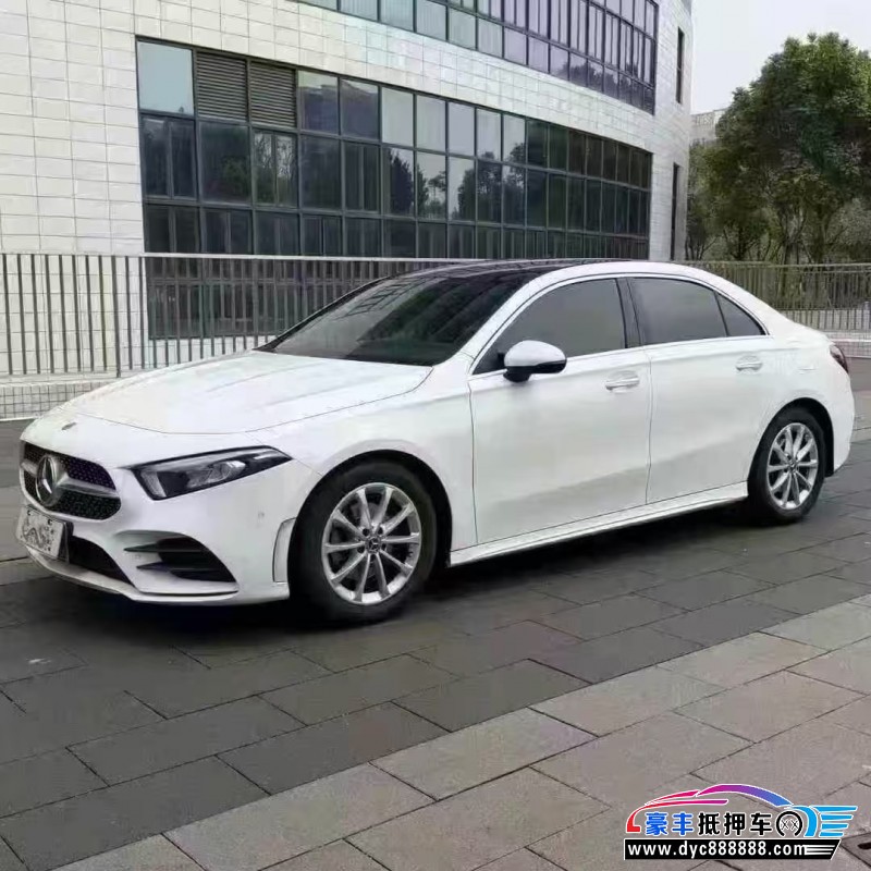 21年奔驰A轿车抵押车出售
