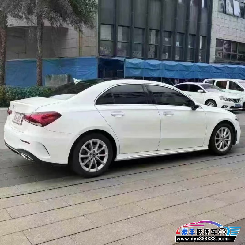 21年奔驰A轿车抵押车出售