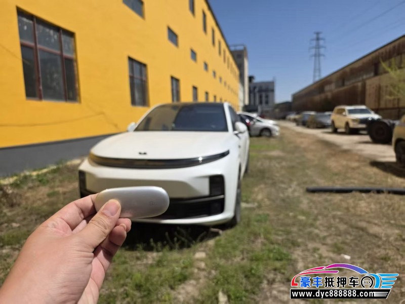 抵押车出售23年理想L7轿车