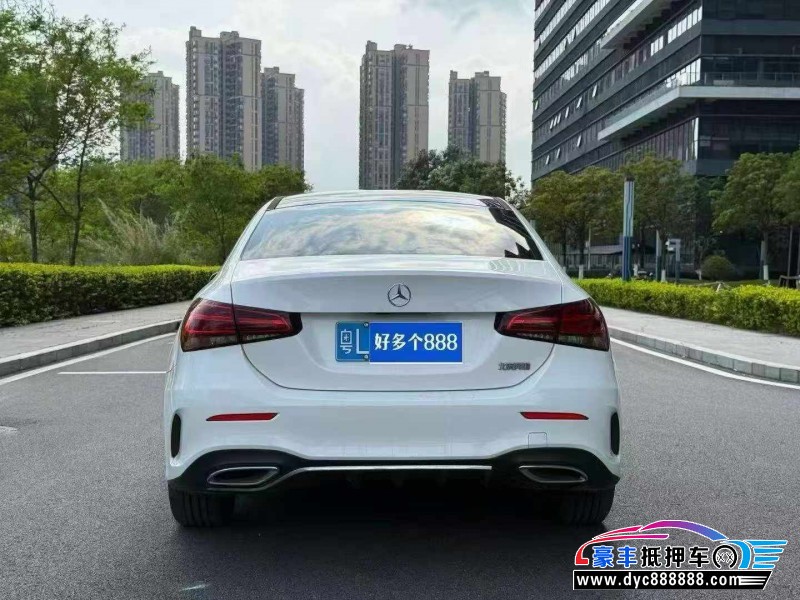 21年奔驰A轿车抵押车出售