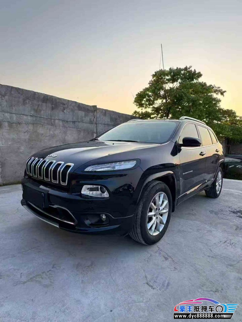 18年Jeep自由光轿车抵押车出售