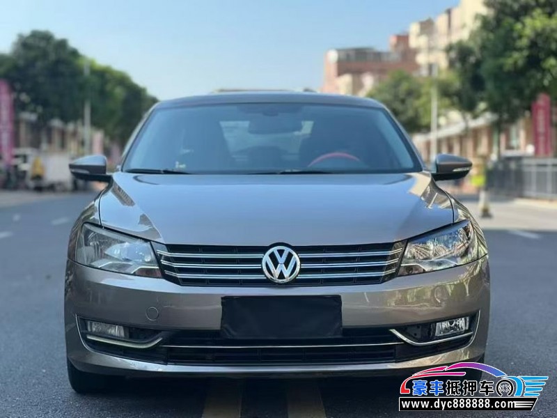 抵押车出售13年大众帕萨特轿车