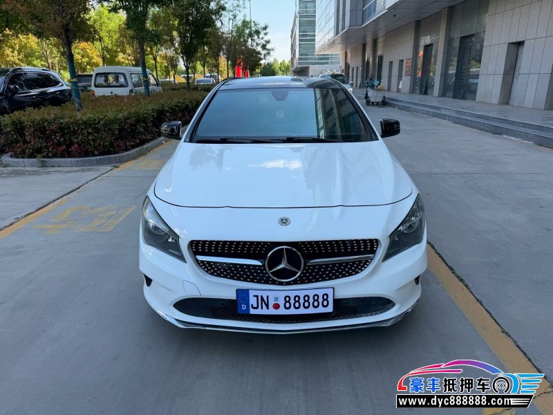 抵押车出售18年奔驰CLA轿车