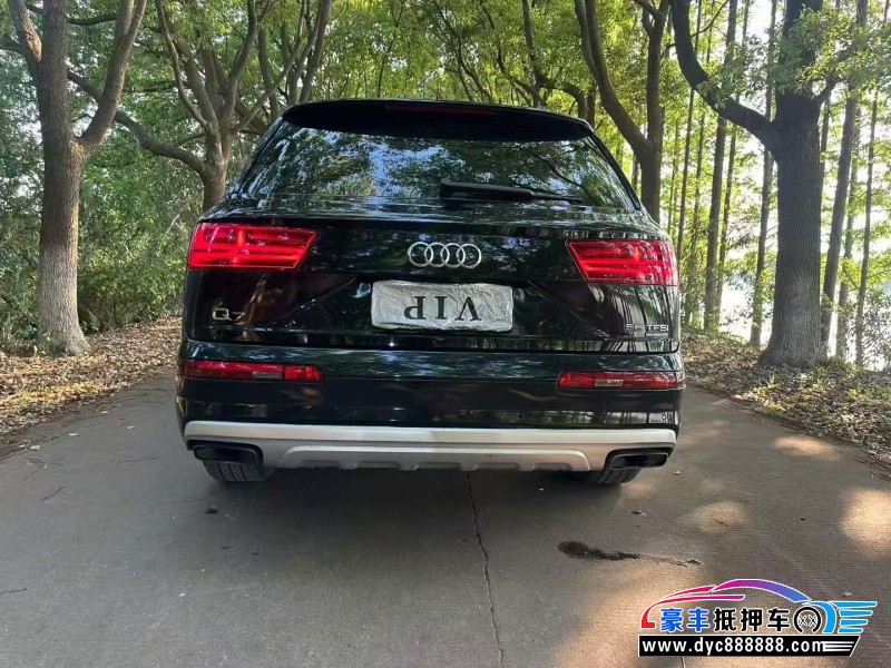 19年奥迪Q7轿车抵押车出售
