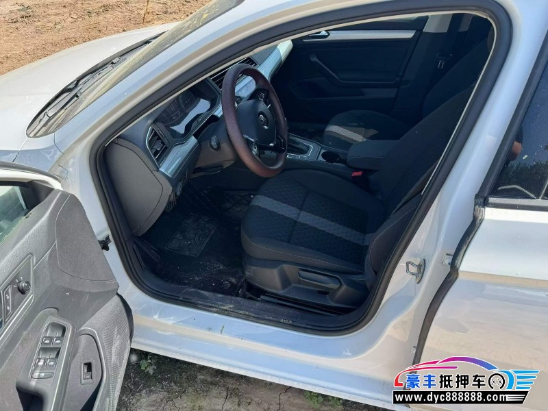 22年大众凌渡轿车抵押车出售